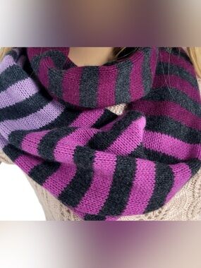 Women's HALOGEN 100% Cashmere Infinity Purple Lavender and grey  Striped Scarf.